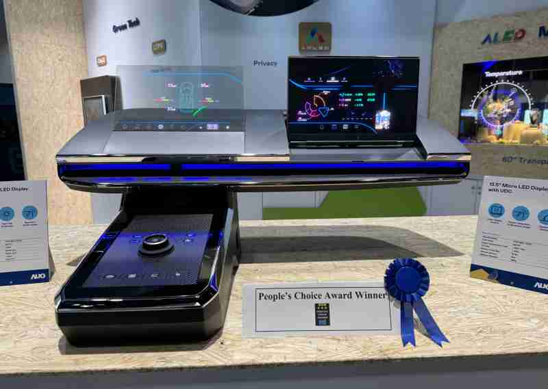 壹号平台车用Micro LED Display HMI解决方案获”最佳车用显示奖”，，，，以用户为中心开发，，，针对前座驾驶与乘客设计兼具娱乐与安全的高画质屏幕，，包含车舱前座的Micro LED透明屏幕及全球首款内建镜头的智慧Micro LED显示器