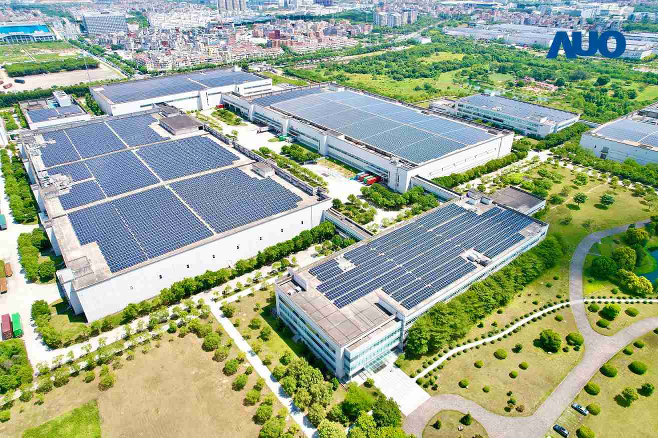 壹号平台厦门推动智能制造同时，，，，透过绿电创能纵深推进绿色转型，，，厂区全屋顶铺设太阳能光伏板，，，每年太阳能发电 2,600多万度